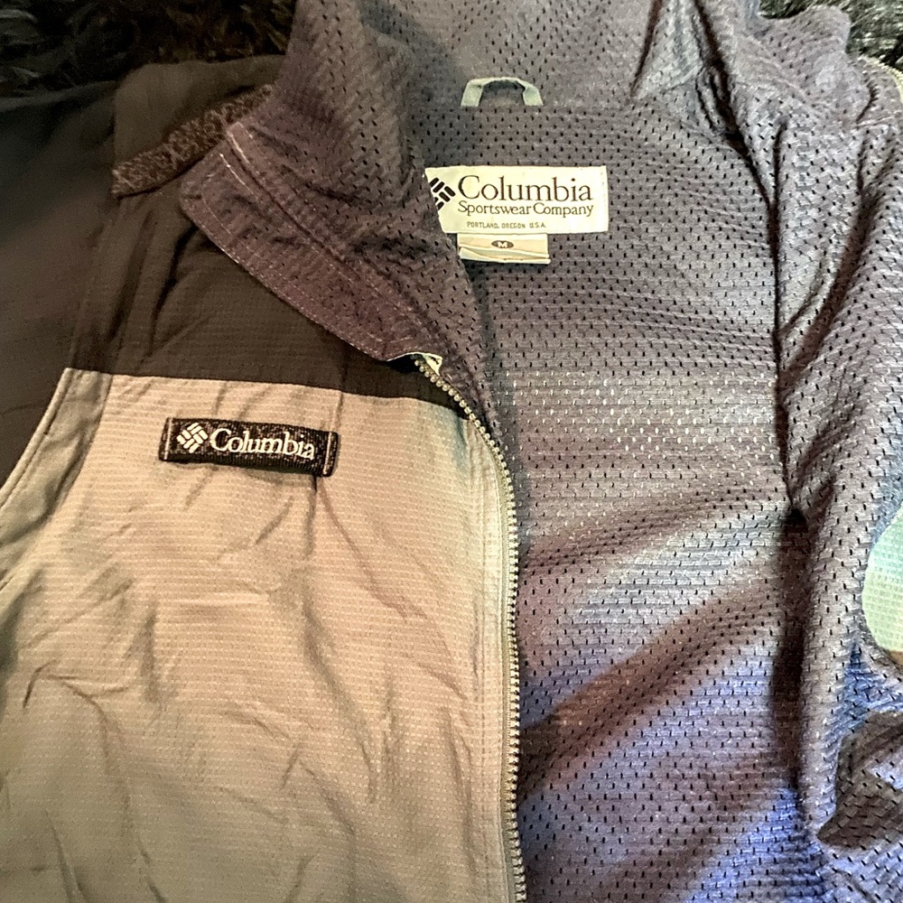 Columbia Sportswear windbreaker vented w-rear pocket